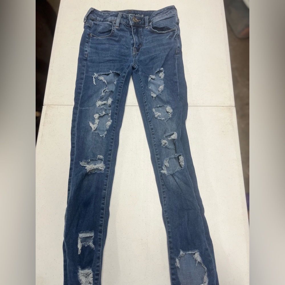 American Eagle Ripped Skinny Jeans. Size 4-Long